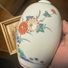 嚴選日本第十三代柿右衛門錦菊鳥紋花瓶，人間國寶有田燒手繪珍品，共箱