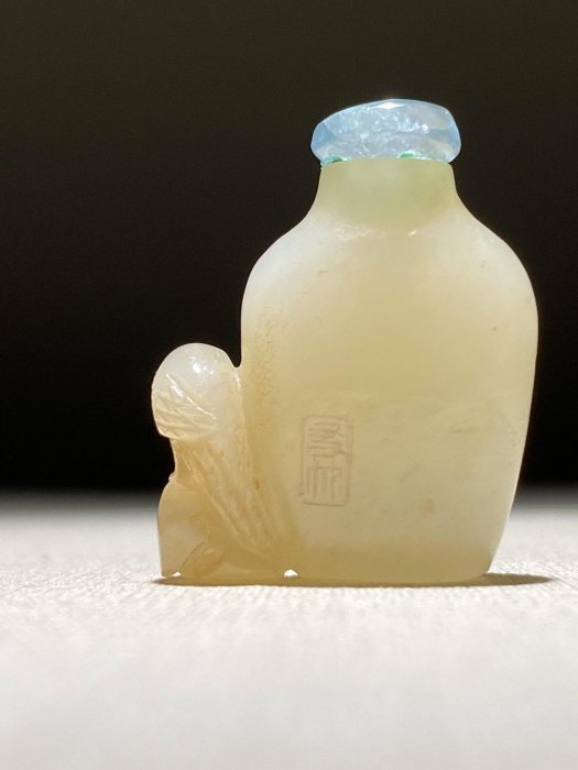 時代 本物和田白玉 清 手彫内堂 陽刻麒麟紋 鼻煙壺 薬瓶 珊瑚蓋 激安 清和田玉白玉喜鵲蘭花紋袖珍鼻煙壺掌玩鼻煙壺古玉老玉老和田玉梅