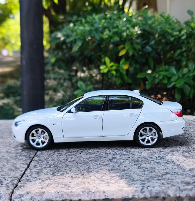 模型車仿真模型車1:18京商KYOSHO 原廠寶馬5系轎車BMW E60 545i 汽車
