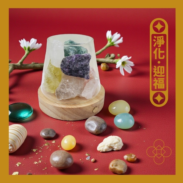 領券再折｜阿克黑香氛精油開運禮盒組：內含開運氣息精油 10ml +5色原礦水晶+原木燈座 送禮