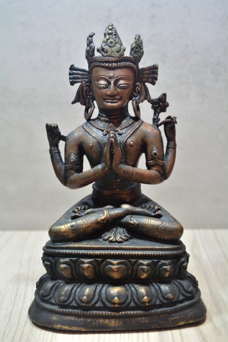 古董，明代佛像，藏友旧藏寄賣，青銅製古美術品，高3⃣️1⃣️cm，重4100克 古董，明代佛像，藏友旧藏寄賣，青銅製古美術品，高3⃣️1⃣️cm，重