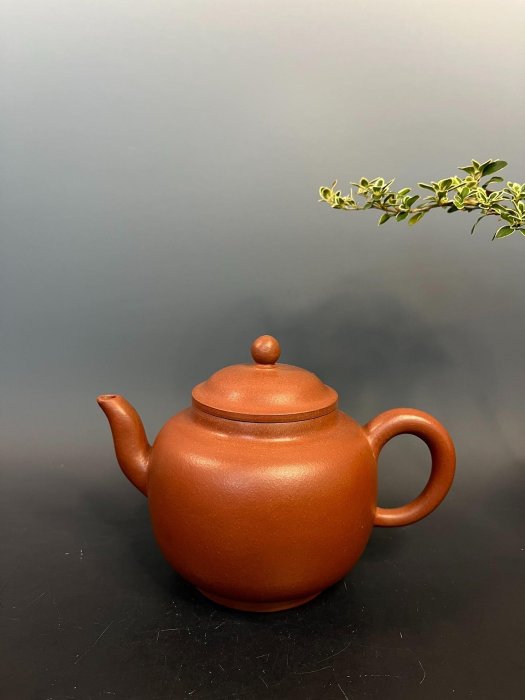 八十年代宜興紫砂壺邵景南制宮燈壺，紅皮龍泥料，獨孔出水嚴選推薦泥質