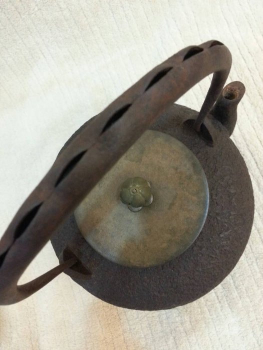 M102☆時代煎茶道具 光玉堂造 名越昌晴造 龍文堂造 宣徳銅製鉄瓶蓋九種/安之介花押斑紫銅蓋 可以收藏的日本鐵壺堂號及釜師資料- 每日頭條