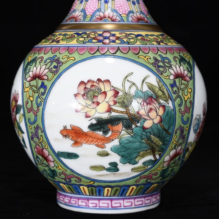 清乾隆粉彩描金開窗花鳥紋賞瓶，高14厘米.直徑27厘米，80028396古玩