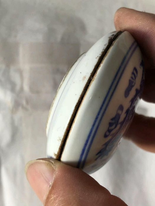 嚴選早期乾隆青花瓷印泥盒，附原配印泥落款清晰青花瓷印泥盒乾隆年制