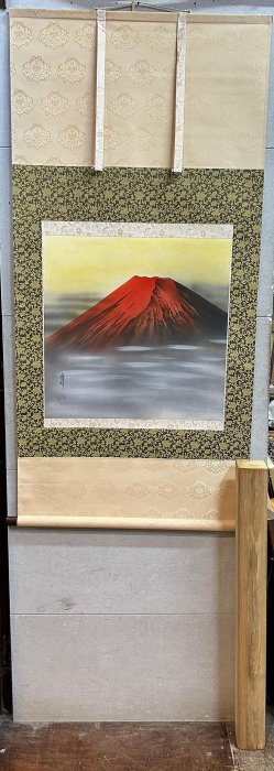 藏舊尋寶屋】老日本秀峰作落款「赤富士圖」畫軸/掛軸《絹本·手繪》 附
