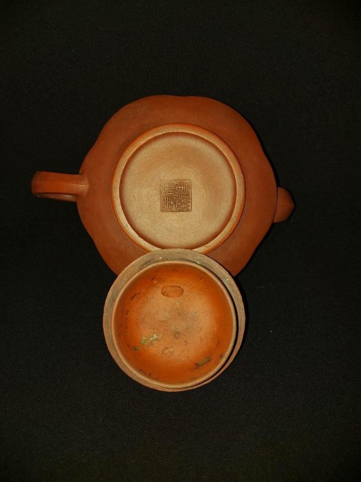 徐秀華國家級工藝美術師手工製作浴牛壺蓋梅花型壺身紅泥壺全美品，此壺