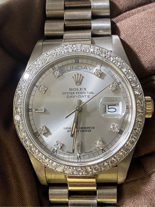 Rolex day-Date 18039A 純正18K白金 原廠鑽石時標銀色錶盤 後鑲天然真鑽(有鑑定書)錶帶紮實現21節+2節共23節(原始節數)無保單 盒有