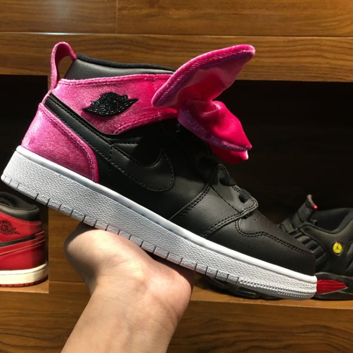 air jordan 1 mid bow
