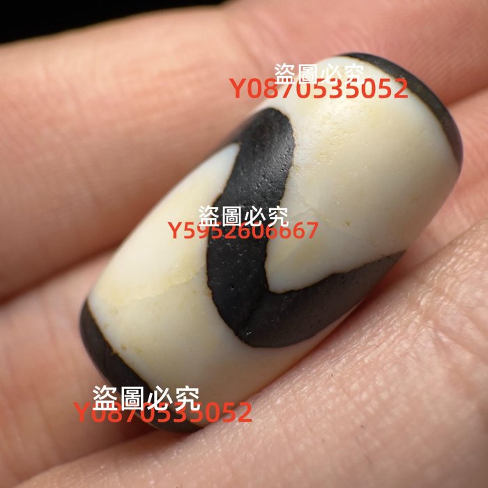 藏傳早期純手工雪域白虎牙天珠單珠約直徑10.7對孔20.5附近共3顆， 天珠