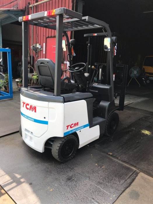 TCM電動中古堆高機3米貨櫃桿高高價機械挖土機發電機