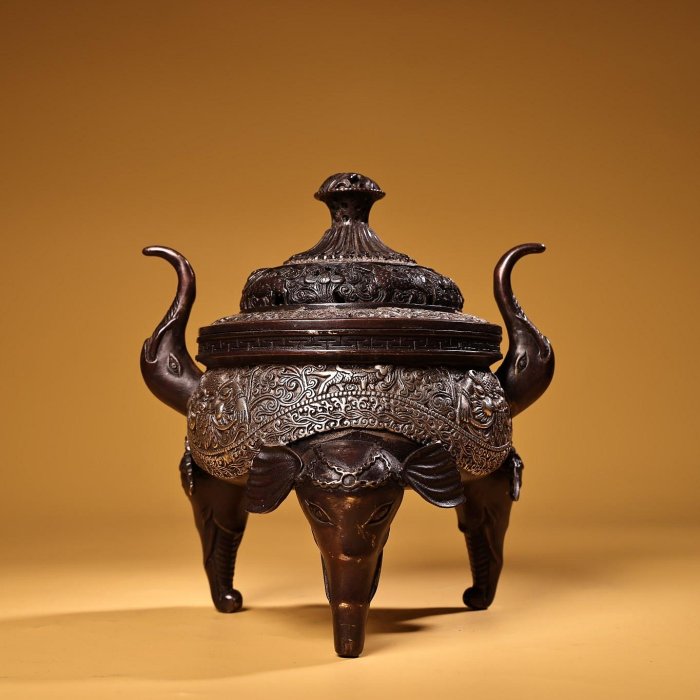 珍品舊藏收純銅高浮雕鏨刻鎏銀獸面永珍薰香爐工藝精湛器型款式重1500克