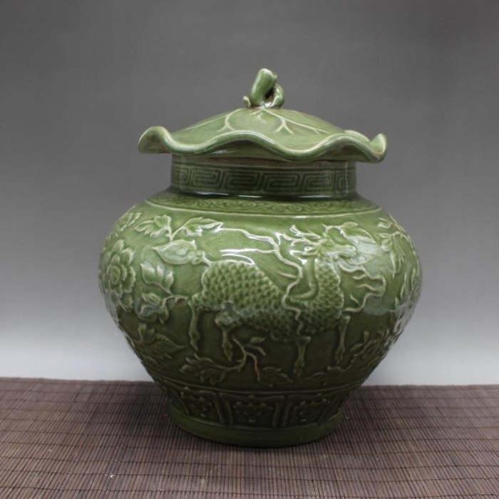 北宋時代　青磁　龍泉窯 荷葉紋共蓋壺　蓋付き　茶入　茶道具(F-100) 北宋時代 青磁 龍泉窯 荷葉紋共蓋壺 蓋付き 茶入 茶道具(F-100