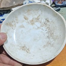 出景德鎮的粉彩瓷器36，底部有銘文，寫著“中國景德鎮MADE IN CHINA 31