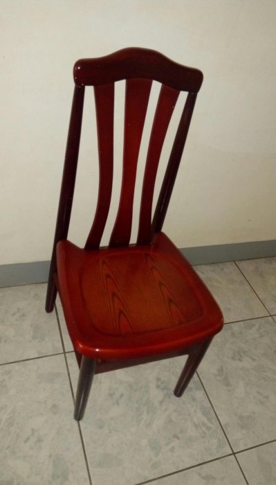 下殺!出清!!餐椅，@高級優良餐椅，#不是釘槍釘的@用襄崁的工法@人體工學設計餐椅，@椅背高度97.5公分, 物品在三芝*二手餐椅，完好，總共三張，@