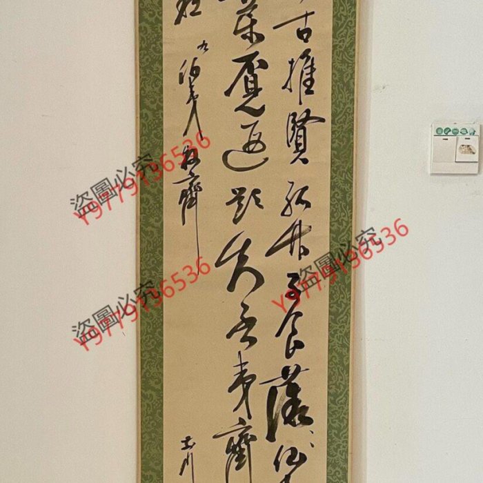 1、百年以上草書書法掛軸紙本手繪，書法、裝裱均好回流老字畫，品相如