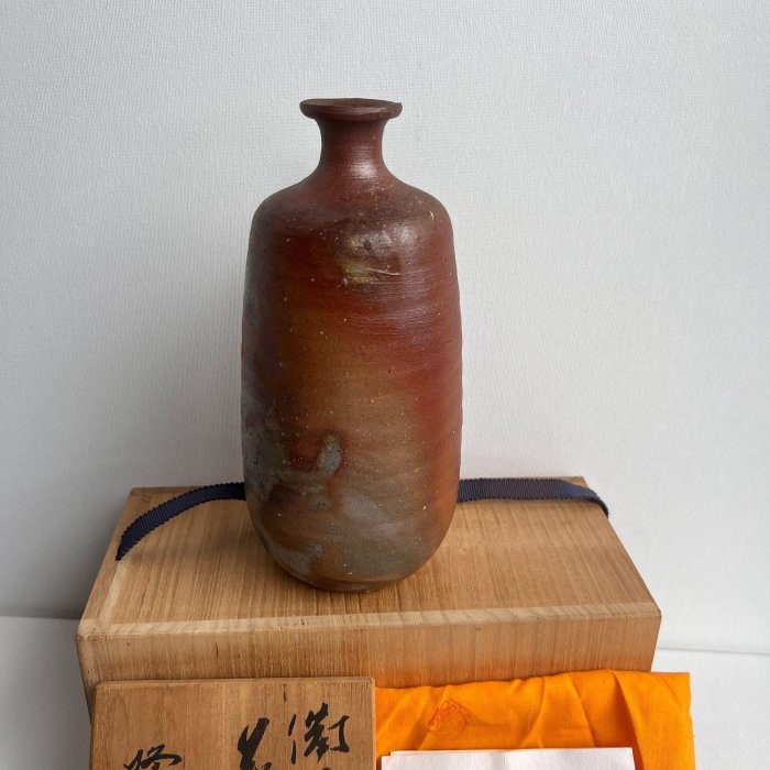日本名家木村隆明手工備前燒花瓶，裸燒無釉天然松脂釉，高約15公分