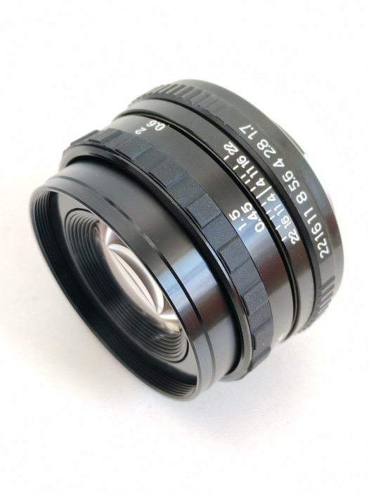 精雕設計的鳳凰Phenix 50mm F1.7大光圈鏡頭，適合PK口單反機使用，重量