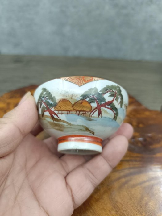 嚴選大正年間九谷燒茶杯，獨特手繪人物山水藝品，口徑7.8公分高4公分