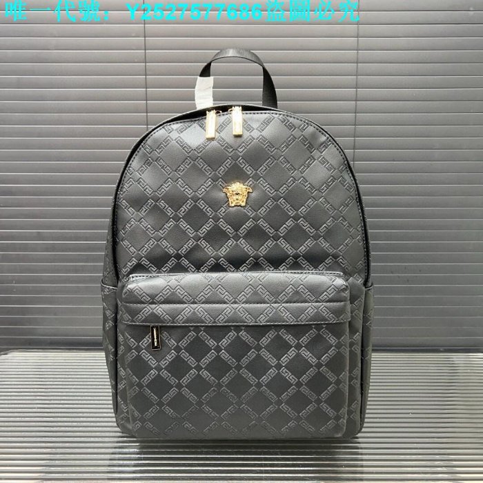 Versace 範思哲旅行包壓花男包雙肩包 揹包 書包 電腦包 經典百搭 實物拍攝 配送防塵袋 32 x 40cm