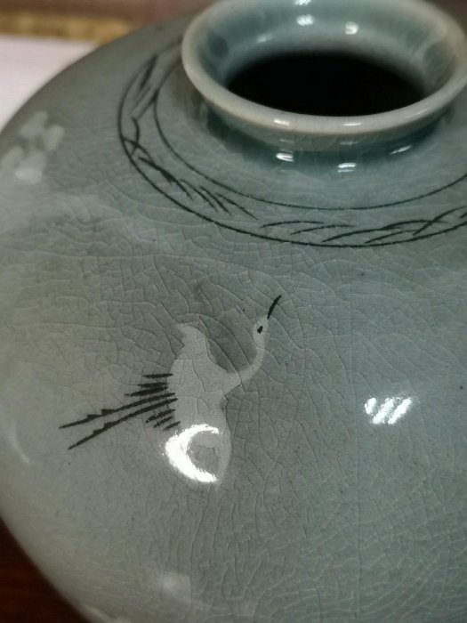 高麗青瓷梅瓶全品帶名家款高約32CM，肚徑約18CM售出后不退不換二手收藏