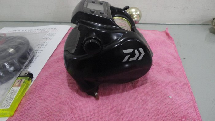 日本製DAIWA TANACOM 黑寶1000 電動捲線器，有瞬動，有自動晃餌| Yahoo拍賣