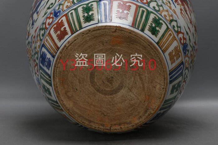 明，嘉靖五彩龍紋罐高34.5公分，口徑19.5公分，肚徑31公分，底徑18