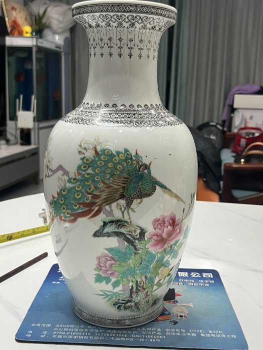二手】567粉彩孔雀牡丹花卉大花瓶，六十年代，大清乾隆年制六字