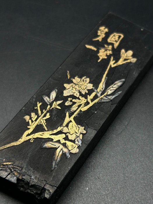嚴選80年代中古鐵齋翁書畫寶墨，裂粘瑕疵仍具收藏價值約10克重寶墨書畫
