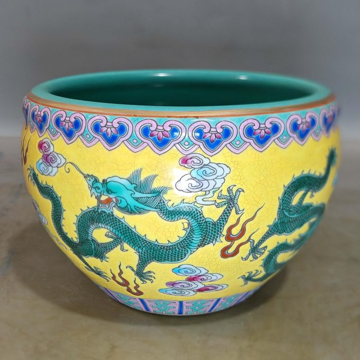 中国　卵殻手　粉彩龍紋碗　乾隆年製　送料込み251106 粉彩梅竹図皿〈雍正年製／〉 紋花彩泥掻落ドット 古美術 深皿 (レモン