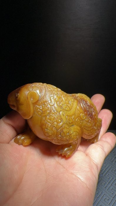 舊高古玉，戰漢玉器，老玉和田玉玉熊造型獨特，工藝精湛，玉質飽細膩