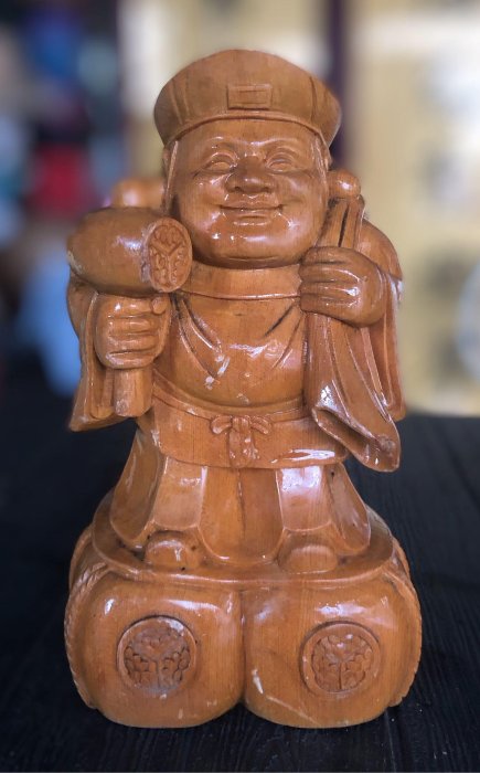 木彫工芸品★黄楊木細工彫刻　日本大黑天財神像　重彩色　仏像置物　高22cm 幅9cm 厚7.5cm　 乐清手工木雕精品大黑天财神黄杨木雕存钱罐日本出口工艺品