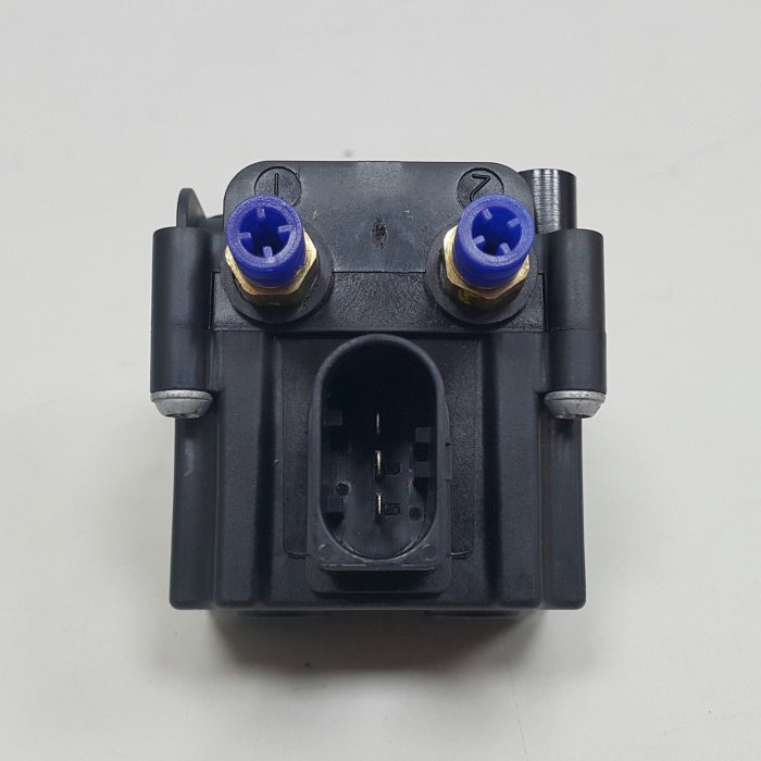 BMW F01 F02 F04 F07 F11 避震器泵浦 分配器 邦浦 避震器幫浦 分配器 (WABCO廠製) 37206875176