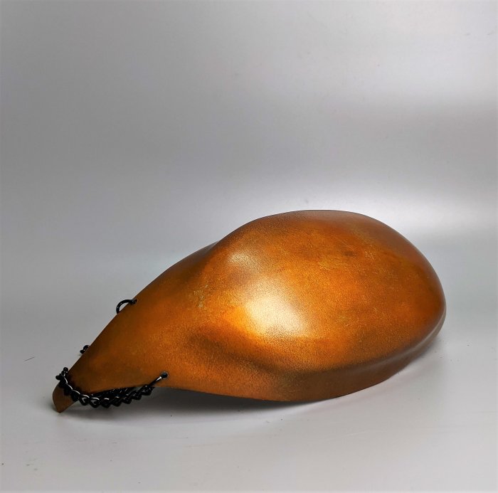 CJ250 『古』時代物【仁平造】銀梅花摘唐銅蓋 柚肌花唐草盛上文福丸形鉄瓶・姥口鉄瓶・鐵瓶・鐵壺 鉄替蓋付 重量1.7kg/蓋247g 共箱附 交通方式｜karaksa hotel grande 新大阪Tower