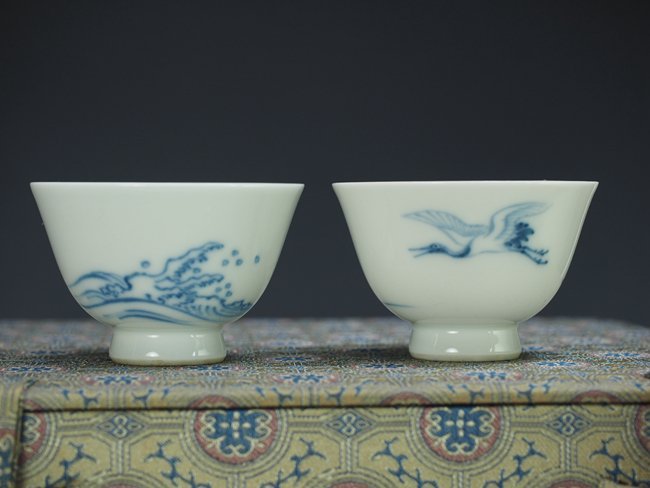 茶道具卍 琴浦窯 和田桐山造 釣窯天青釉平茶碗(紙箱)　水色 琴浦窯 和田桐山造 釣窯天青釉平茶碗 水色(紙箱)