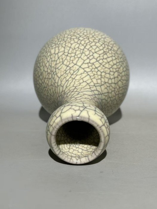 美術品・アンティーク・コレクション 宋時代 哥窑开片 蒜头瓶 貫入釉