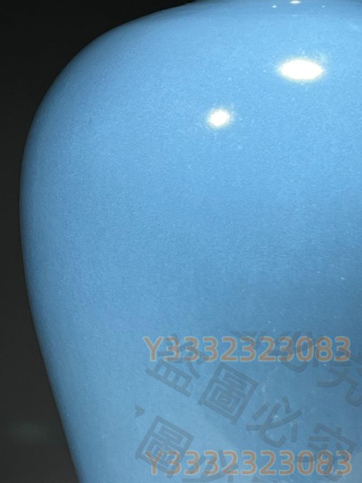 清代雍正天藍釉梅瓶來自景德鎮窯瓶身通體施天藍色釉釉面光潤細膩色澤