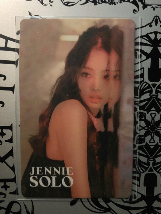 嚴選Jennie Solo AM特典雙面卡包，限量珍藏正版保證黑Pink風潮小巧便攜
