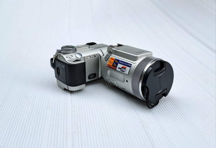 【撮影動作OK】ソニー　コンパクトデジタルカメラ　デジカメ　DSC-F717 デジカメ ソニー DSC- F717 撮影動作OK】ソニー コンパクトデジタル