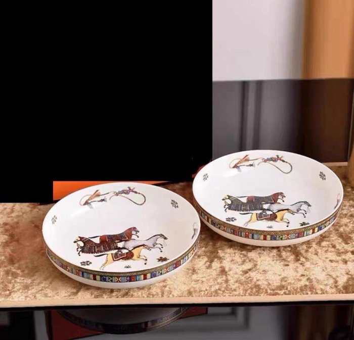 嚴選愛馬仕戰馬造型雙深盤禮盒，奢華設計適合收藏與送贈 戰馬 盤子 禮盒