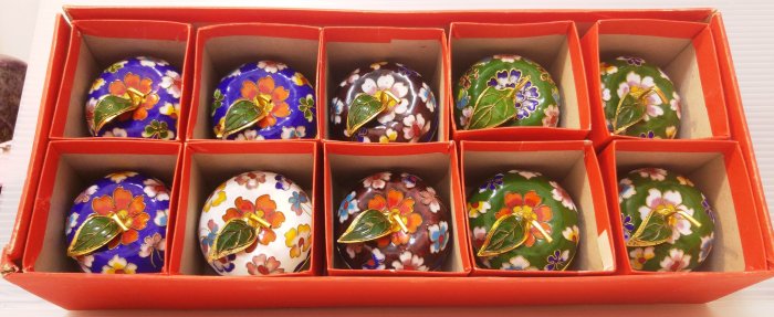 民間収集 銅胎景泰藍 七寶燒 琺瑯彩 花卉紋 香盒 首飾盒 極上品  景泰藍掐絲琺瑯七寶燒牡丹花卉紋鍍金銅胎花瓶