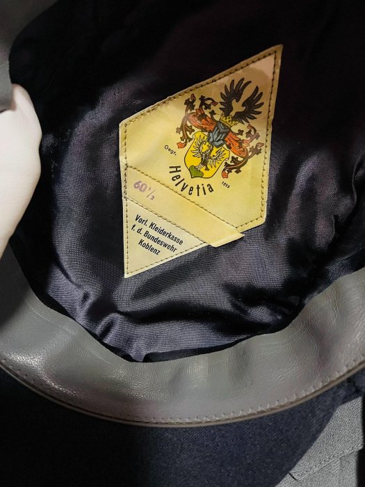 西德空軍M56軍官山地帽，存世量極少。由帝國時代的知名帽