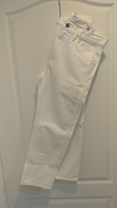 Uniqlo U  白色牛仔褲 高等級 寬版 上寬下窄 slim fit w31 W32 九分 白褲  重磅 實拍 全白 厚挺 請先詢問貨況