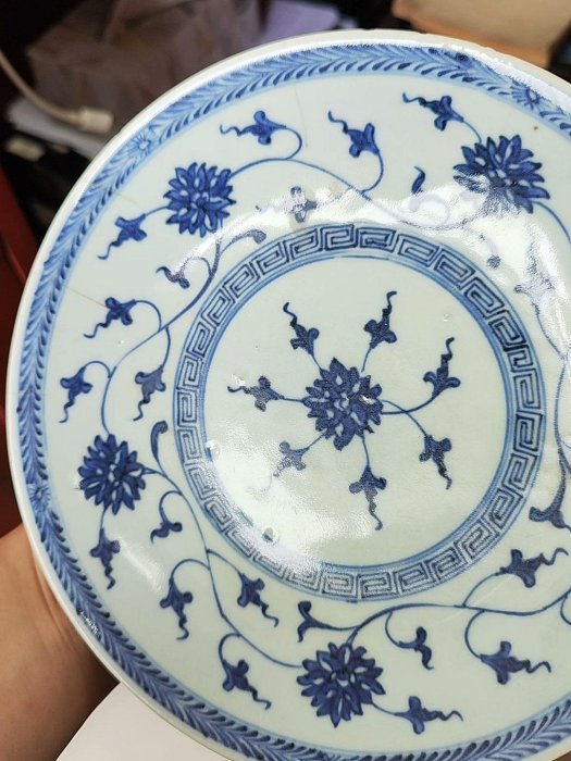 清代乾隆年間青花牡丹紋扇形花盆 清代早期乾隆年間青花