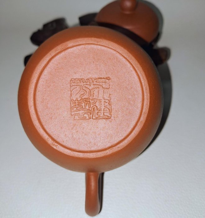 早期宜興紫砂壺／工藝美術師吳建芳／7孔出水240CC /全壺完整