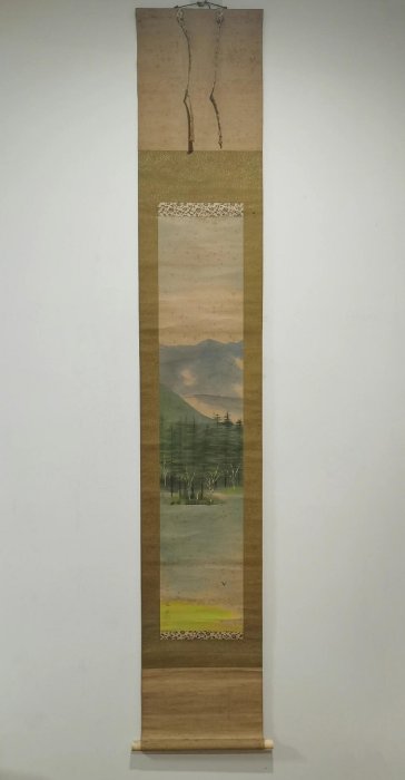 嚴選日本藝術家貴道草衣《彩色山水畫》紙本立軸，尺寸105cm，精品水墨