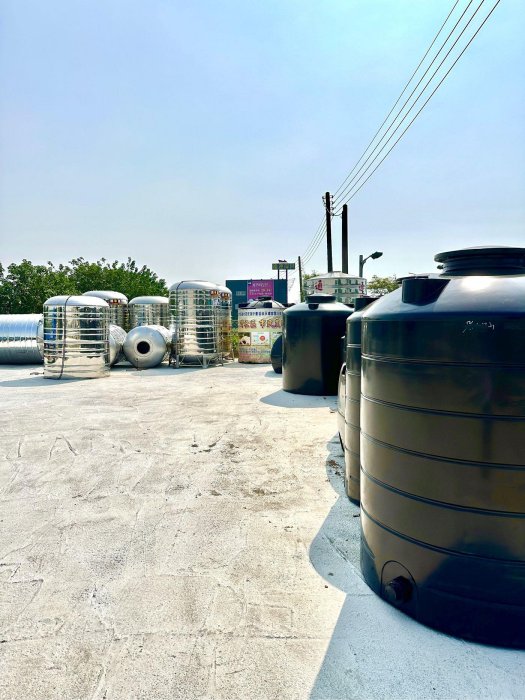 台南專營各式全新&二手白鐵ㄧ噸半家用水塔0.6mm/厚304白鐵水塔/兩頓餐飲用水塔/五頓不鏽鋼水塔/臥式塑膠水塔/燒金爐水塔