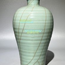 龍泉窯粉青釉弦紋梅瓶，龍泉窯在宋代六大窯系中占有重要地位，以其精湛
