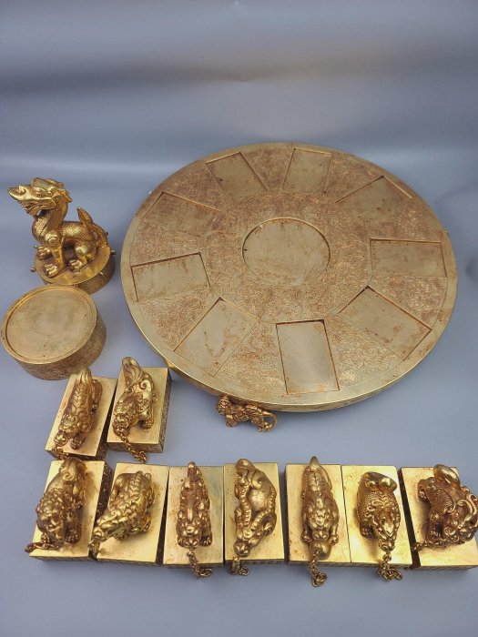 珍藏，高浮雕鏨刻銘文，明代，鎏金龍生九子印章玉璽工藝精湛重40.2斤底