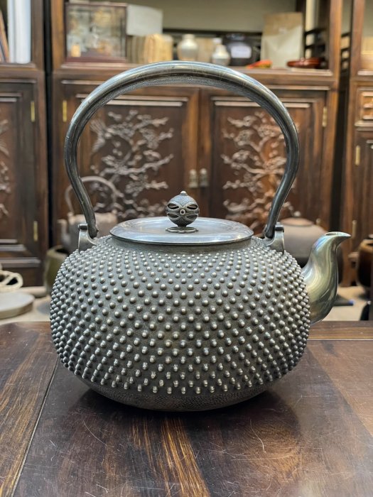 金工師平田重光作霰打紋純銀湯沸| Yahoo拍賣